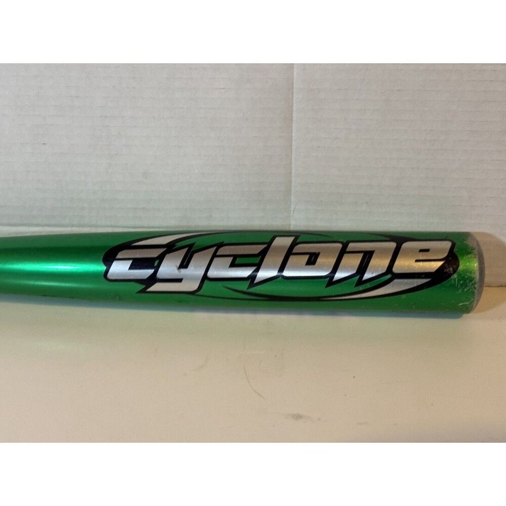 Easton Cyclone Youth Baseball Bat Model LK32 30” 23oz 2 1/4" Barrel